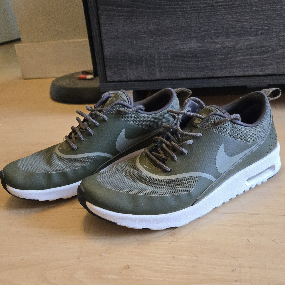 Nike Green and White Sneakers with Air Cushioning